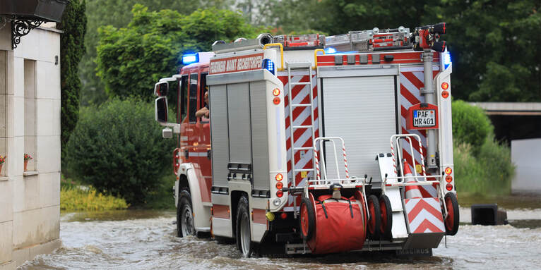 Ein Fahrzeug der Feuerwehr Reichertshofen beim Einsatz im Hochwasser , © Axel Mölkner-Kappl