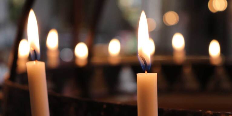 Der evangelische Landesbischof von Bayern, Christian Kopp, hat nach der Messerattacke in Aschaffenburg den Familien und Angehörigen der Opfer sein Mitgefühl ausgesprochen., © GettyImages