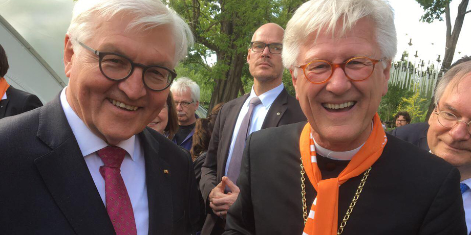 Bundespräsident Frank-Walter Steinmeier und Landesbischof Heinrich Bedford-Strohm auf der Weltausstellung in Wittenberg